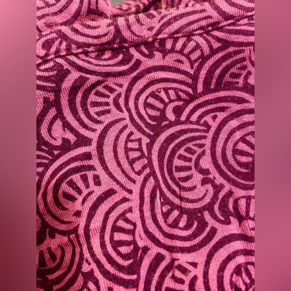 Banana Republic Dark Pink Short Sleeve Top - Size M - Picture 5 of 6